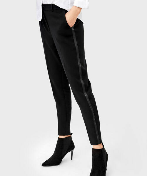 Женские черные брюки с лампасами